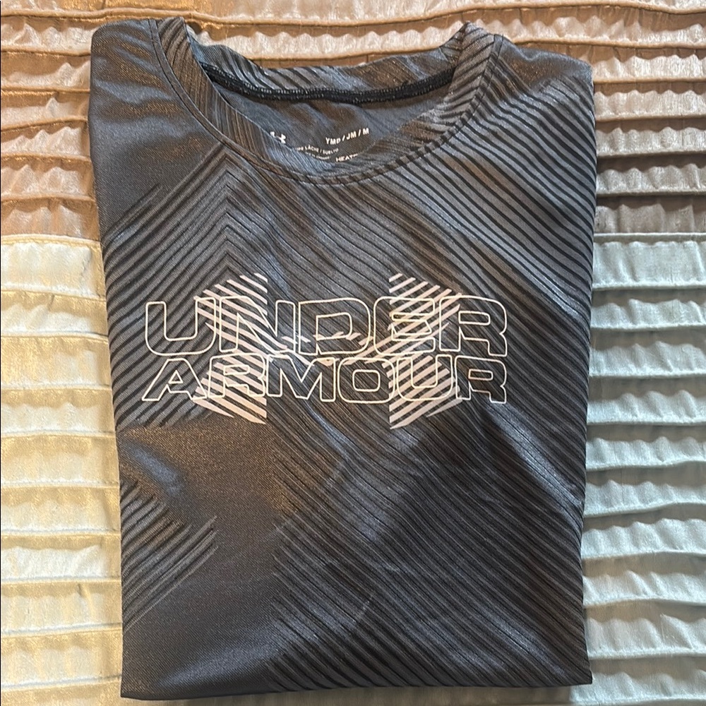 Under Armour Gray Short Sleeve Tee with Geometric Pattern